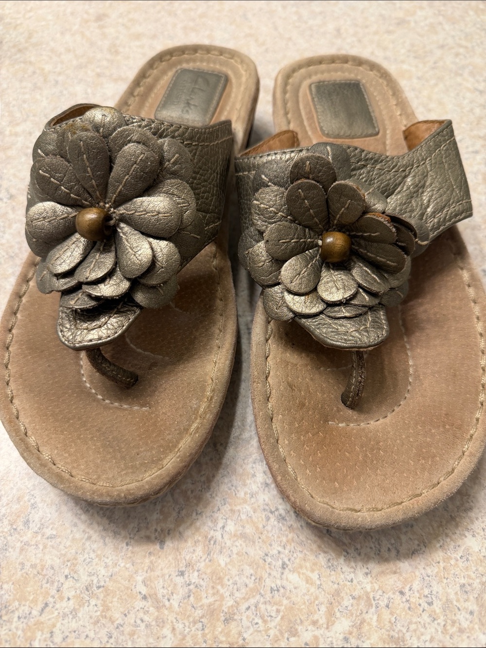 Clarks leather metallic comfort sandals, Size 7